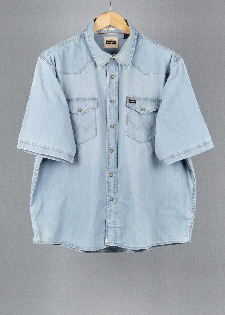 Wrangler Light Blue vintage denim shirt in size XXL for Unisex